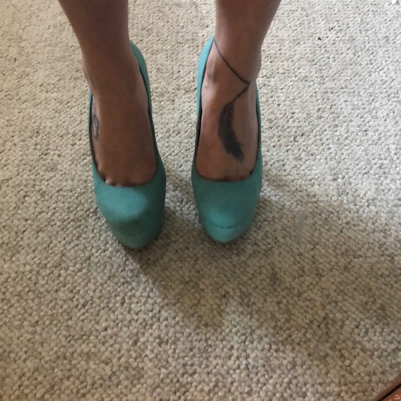 Teal, closed toed, platform heels - Picture 2 of 3